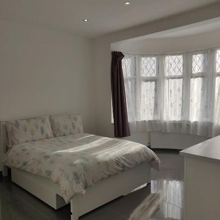 Stunning Double Room In Harrow Wembley - Khoob House لندن المظهر الخارجي الصورة