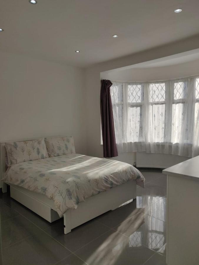 Stunning Double Room In Harrow Wembley - Khoob House لندن المظهر الخارجي الصورة