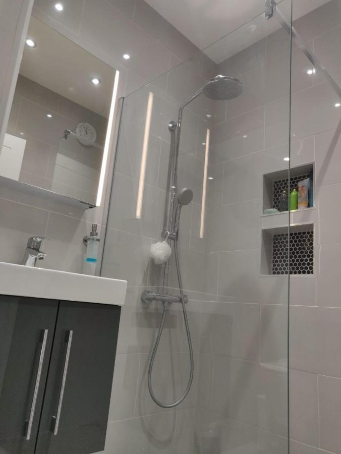 Stunning Double Room In Harrow Wembley - Khoob House لندن المظهر الخارجي الصورة